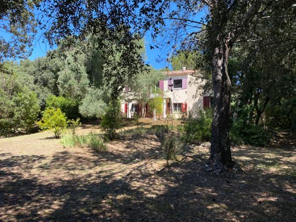 Maison à vendre 10 pièces proche de UZES (30) sur un terrain de 2 800 m2