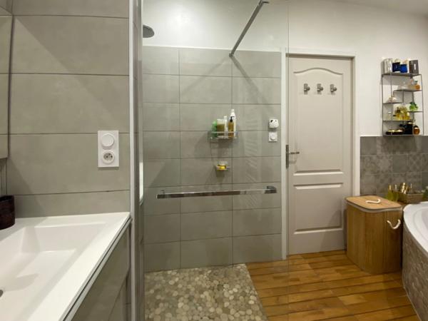 Maison à vendre 10 pièces proche de UZES (30) sur un terrain de 2 800 m2