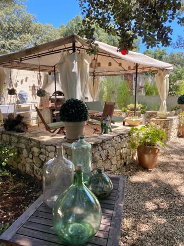 Maison à vendre 10 pièces proche de UZES (30) sur un terrain de 2 800 m2