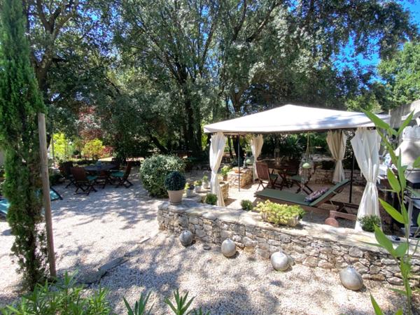 Maison à vendre 10 pièces proche de UZES (30) sur un terrain de 2 800 m2