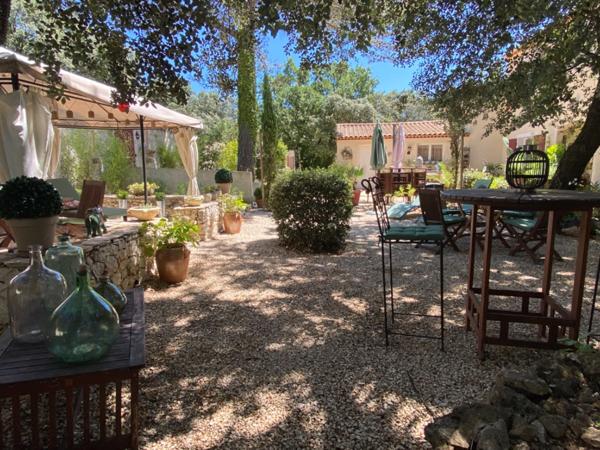 Maison à vendre 10 pièces proche de UZES (30) sur un terrain de 2 800 m2