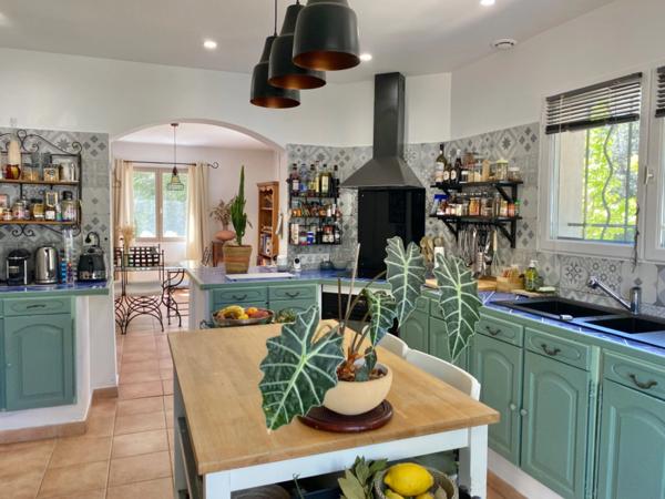 Maison à vendre 10 pièces proche de UZES (30) sur un terrain de 2 800 m2