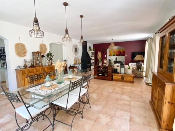 Maison à vendre 10 pièces proche de UZES (30) sur un terrain de 2 800 m2