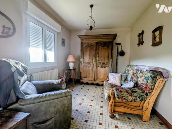 A vendre  à QUIBOU dans bourg, maison des années 1960 sur sous-sol complet