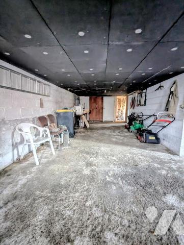 A vendre  à QUIBOU dans bourg, maison des années 1960 sur sous-sol complet