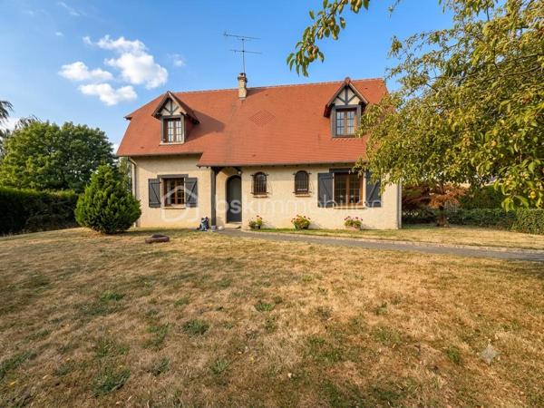 Au calme , à quelques minutes de Gisors, idéal pour une famille découvrez cette superbe maison , dés l'entrée vous serez séduit par une très belle pièce de vie vaste et lumineuse avec une cheminée insert centrale , une cuisine ouverte aménagée et équipée , une chambre et un wc indépendant complètent le rez de chaussée .
A l'étage un palier dessert 3 grandes chambres dont une avec dressing , une salle de bains avec douche et un wc indépendant .
nombreux stationnement pour véhicules , sous sol total , terrain clos d'environ 2300m2 avec une belle terrasse