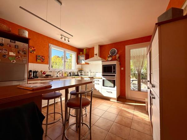 Lodève (34700) LODÈVE, SUR LES HAUTEURS Superbe villa 5 pièces – 159 m² habitables – Terrain arboré de 3 591 m²