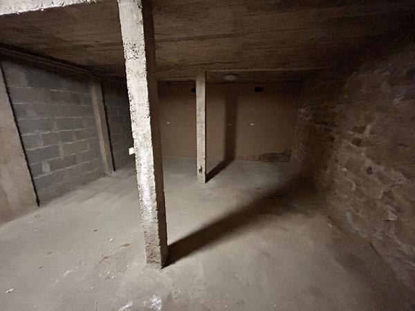 Parking / box Brest 151 m2