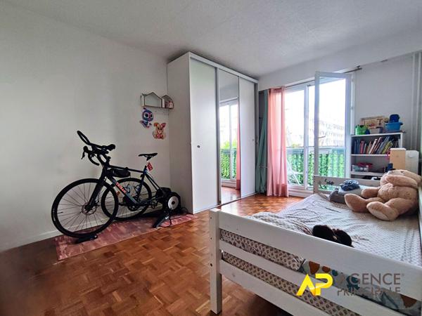 Appartement 4 pièces à vendre à La Garenne-Colombes 518 000 € **  - Référence  549CLR
