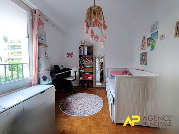 Appartement 4 pièces à vendre à La Garenne-Colombes 518 000 € **  - Référence  549CLR