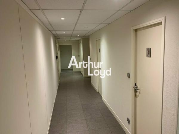 Bureaux rénovés 219 m² en R+2 à louer Mougins - Proximité Sophia Antipolis