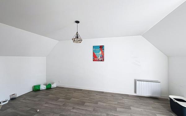 Maison à vendre    5 pièces • 136,74 m2 Saint-Rémy-en-Rollat