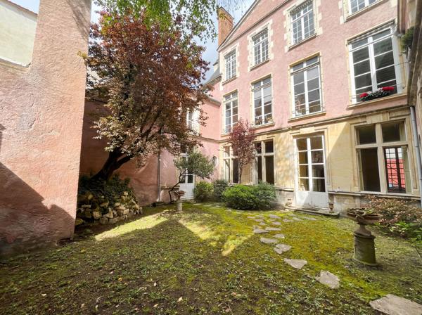 Bureaux 140 m² à louer avec jardin privatif et avec parking - Hyper-centre Orléans, Loiret (45)