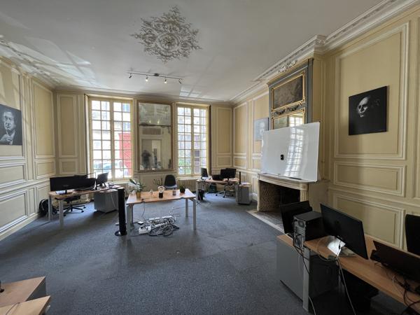 Bureaux 140 m² à louer avec jardin privatif et avec parking - Hyper-centre Orléans, Loiret (45)
