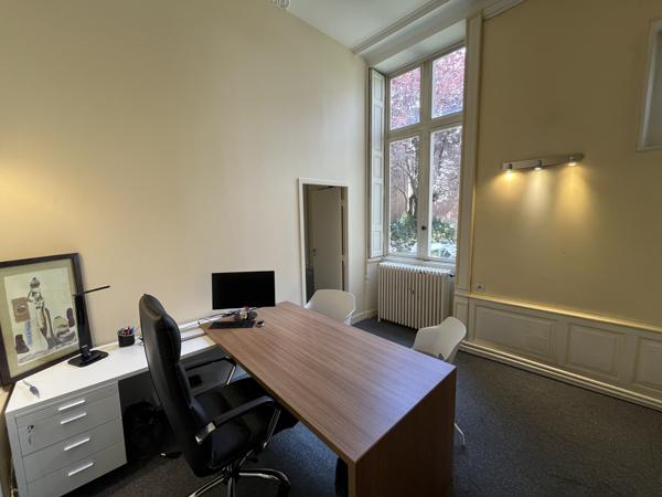 Bureaux 140 m² à louer avec jardin privatif et avec parking - Hyper-centre Orléans, Loiret (45)