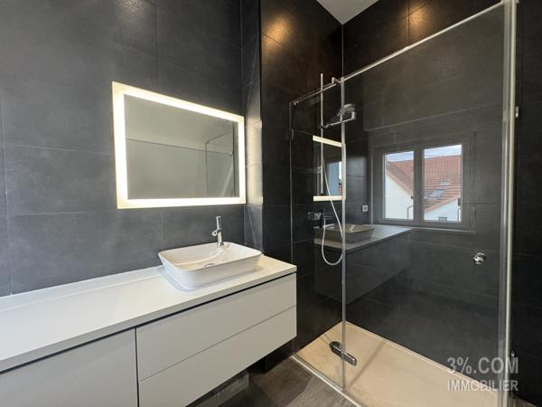 3%COM Maison rénovée avec 7 chambres et 3 salles de bain. Mommenheim (67670)