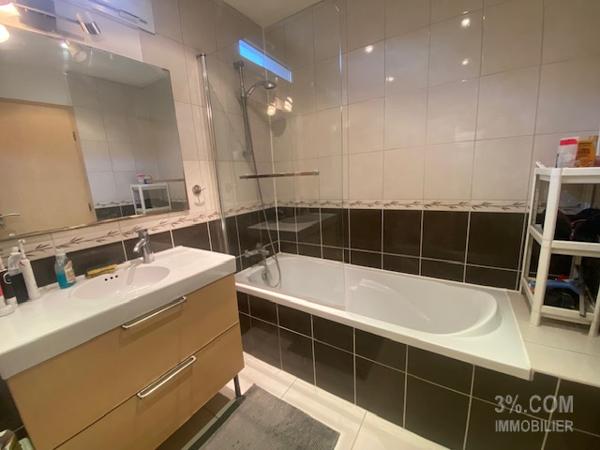 3%COM Maison rénovée avec 7 chambres et 3 salles de bain. Mommenheim (67670)