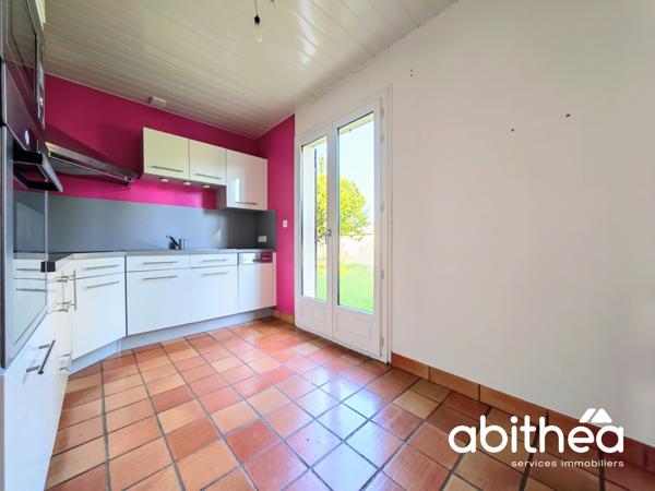 Un cocon lumineux à l’Épinette : confort moderne, jardin intime et charme à personnaliser
