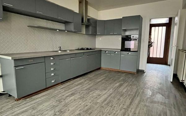 Maison à vendre    5 pièces •  La Fère