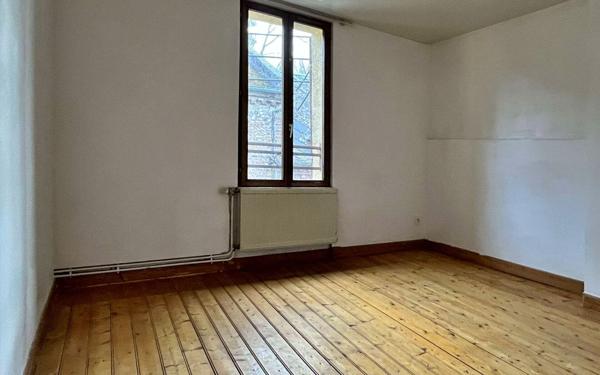 Maison à vendre    5 pièces •  La Fère