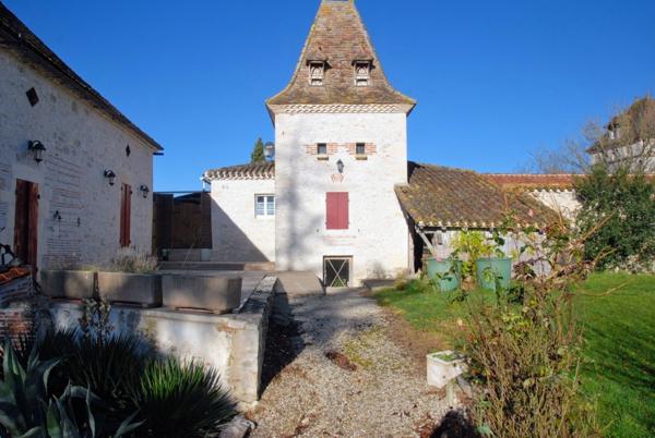 Cazideroque (47370) Maison de campagne avec gîte, piscine et grange