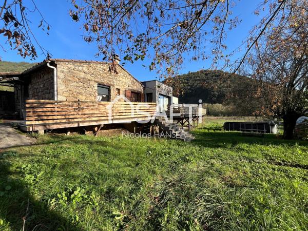 Le charme de la pierre mêlé au contemporain sur une parcelle de 6400m2