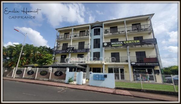 Local professionnel 9m² - Lamentin Place d'Armes