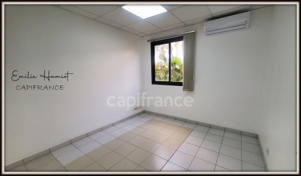 Local professionnel 9m² - Lamentin Place d'Armes