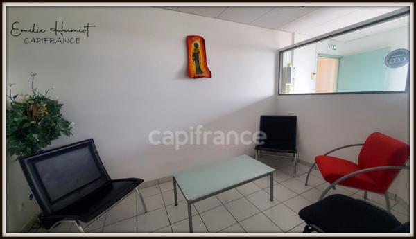 Local professionnel 9m² - Lamentin Place d'Armes