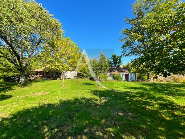 Belle maison de campagne et son gite indépendant.