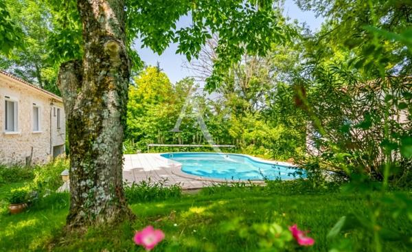 Belle maison de campagne et son gite indépendant.