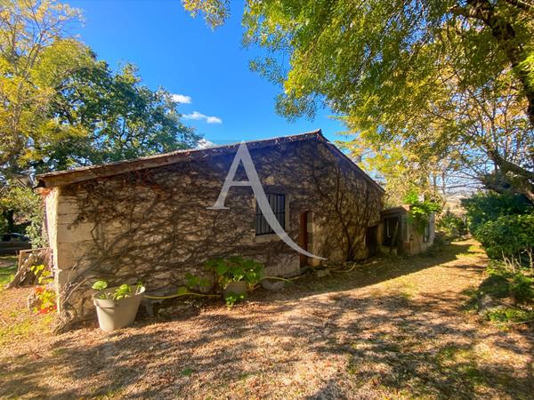 Belle maison de campagne et son gite indépendant.