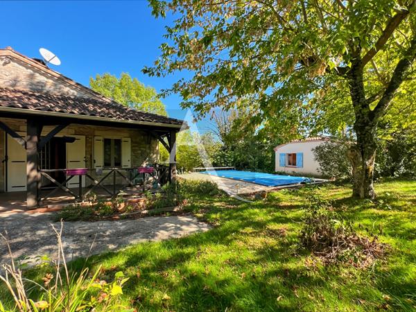 Belle maison de campagne et son gite indépendant.