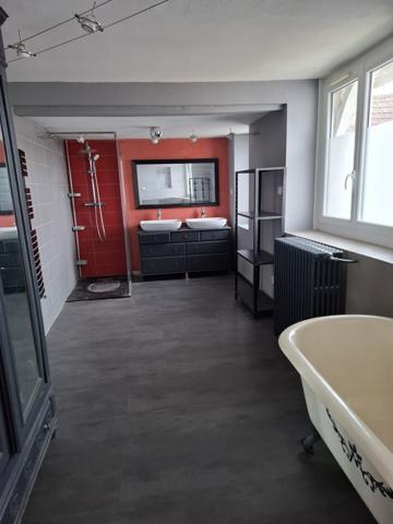 ENSEMBLE IMMOBILIER MIXTE LIBRE DE TOUTE OCCUPATION