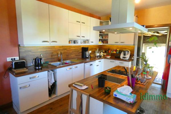 Naucelles belle maison en pierre Naucelles (15250)