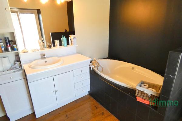 Naucelles belle maison en pierre Naucelles (15250)