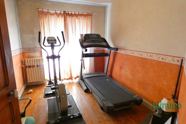 Naucelles belle maison en pierre Naucelles (15250)