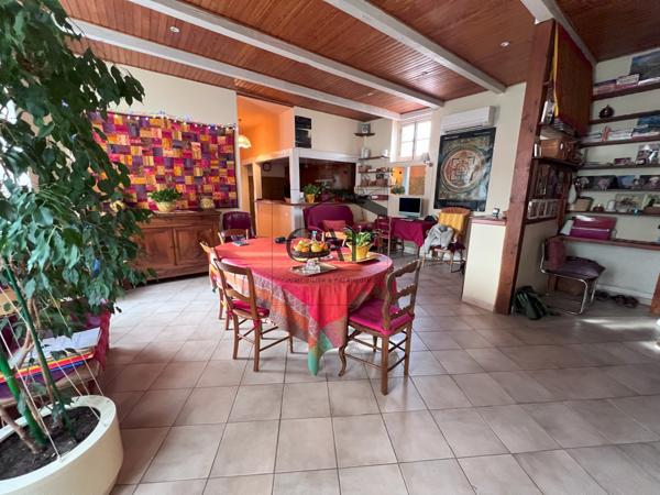 Marseille (13007) VIAGER OCCUPE TYPE 4 SAINT VICTOR AVEC JARDIN