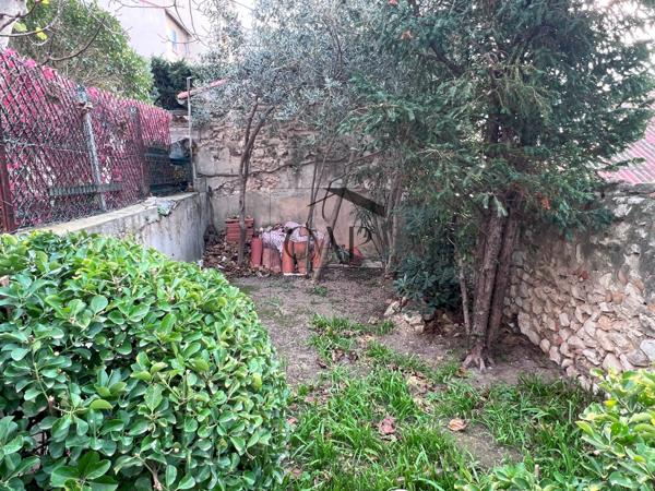 Marseille (13007) VIAGER OCCUPE TYPE 4 SAINT VICTOR AVEC JARDIN