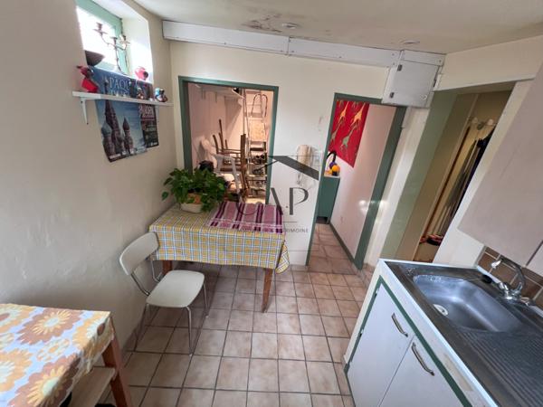 Marseille (13007) VIAGER OCCUPE TYPE 4 SAINT VICTOR AVEC JARDIN