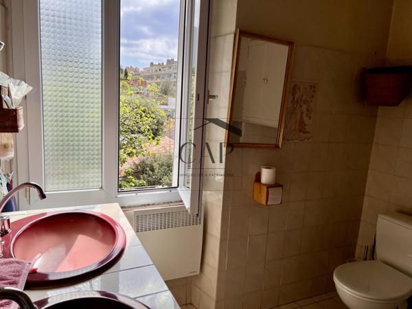 Marseille (13007) VIAGER OCCUPE TYPE 4 SAINT VICTOR AVEC JARDIN