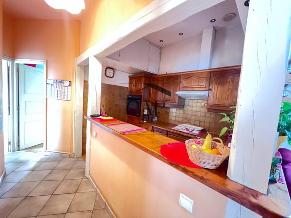 Marseille (13007) VIAGER OCCUPE TYPE 4 SAINT VICTOR AVEC JARDIN