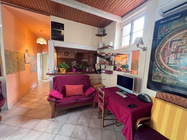 Marseille (13007) VIAGER OCCUPE TYPE 4 SAINT VICTOR AVEC JARDIN