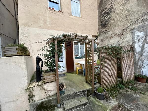 pont de beauvoisin a saisir immeuble de rapport 7 appartements loués + 1 commerce