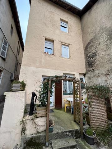 pont de beauvoisin a saisir immeuble de rapport 7 appartements loués + 1 commerce