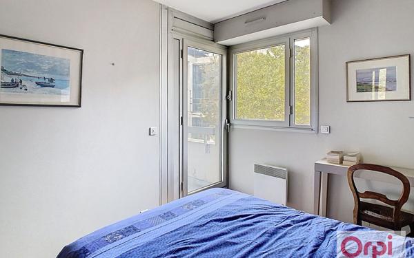 Appartement à vendre    2 pièces • 46,48 m2 Issy-les-Moulineaux