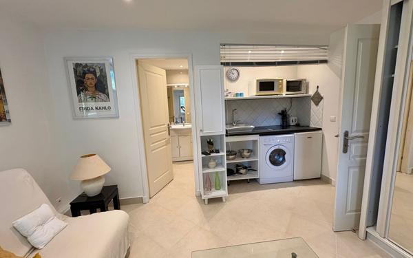 Appartement à louer    1 pièce • 27,61 m2 Nice