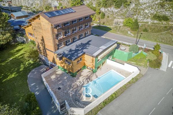 Gex, Hôtel 19 Chambres -  1 061 m² à vendre