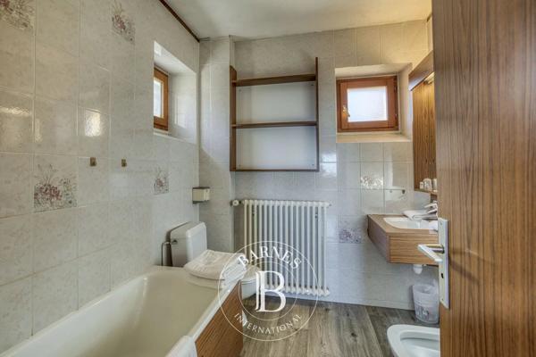 Gex, Hôtel 19 Chambres -  1 061 m² à vendre