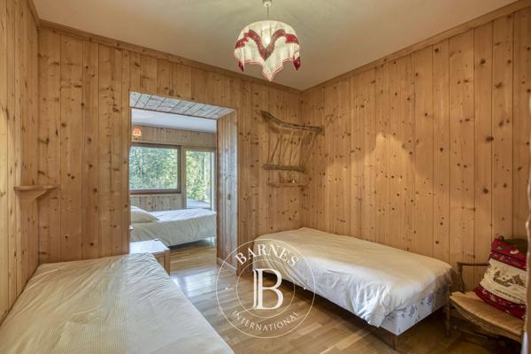 Gex, Hôtel 19 Chambres -  1 061 m² à vendre